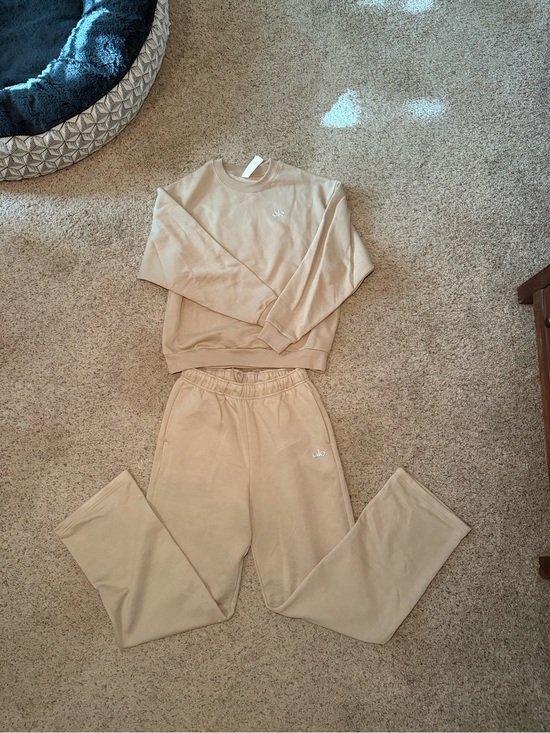 ALO Yoga Pants - ALO Yoga Beige/tan Sweatshirt & Jogger Set